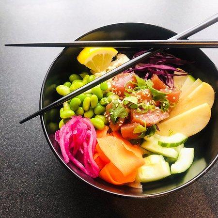 I Mitten Cafe & Poke Bowl